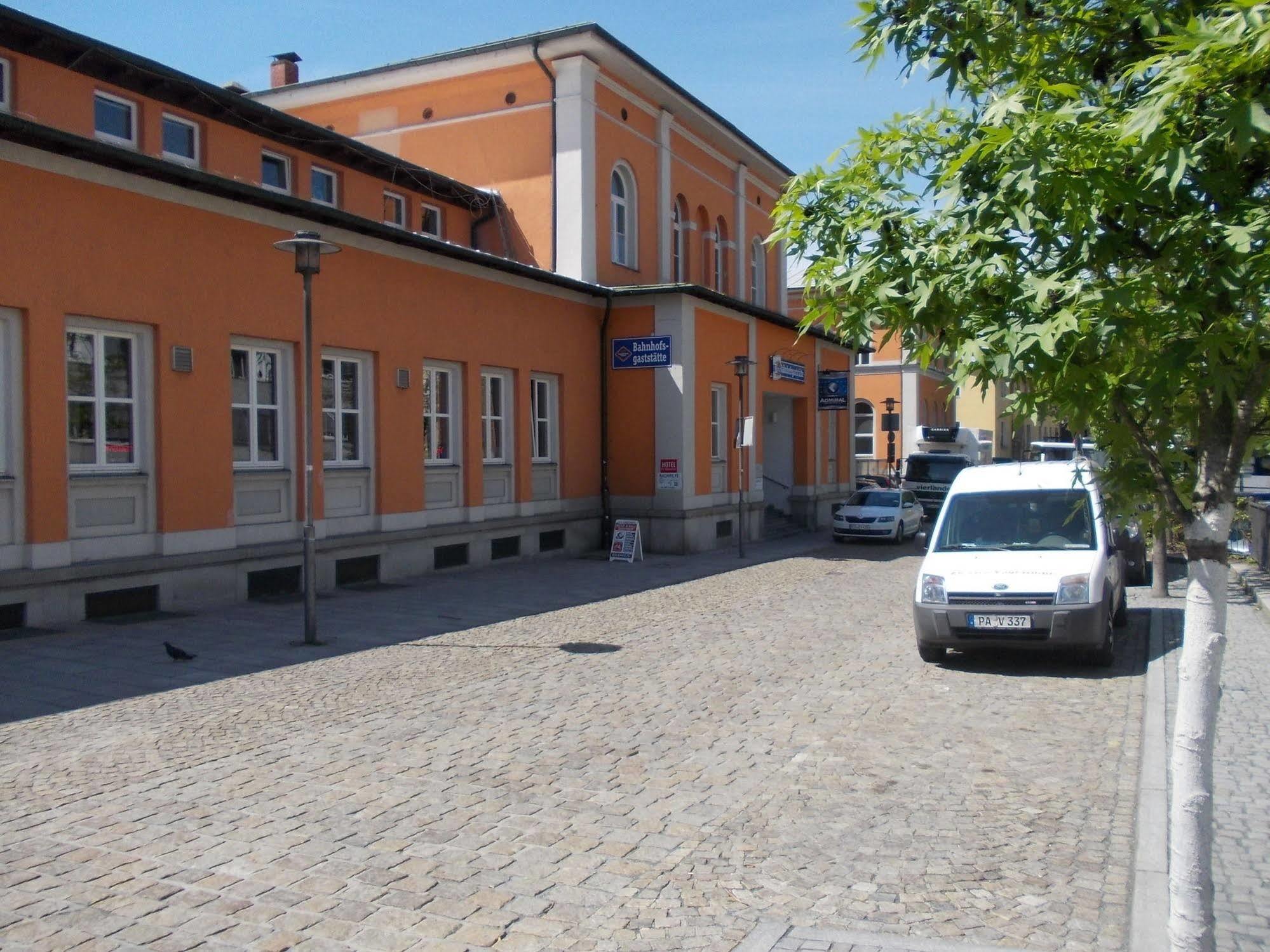 Im Bahnhof Hotel
