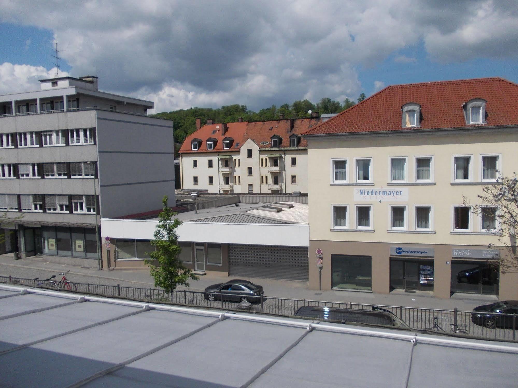Im Bahnhof